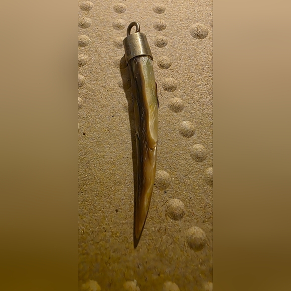 Vintage 1960s Tusk/Tooth/Horn Pendant - Picture 3 of 7